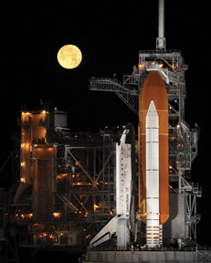 Photo of the Space Shuttle on the Launch Pad